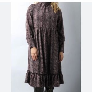 Flowy leoapard print smock dress